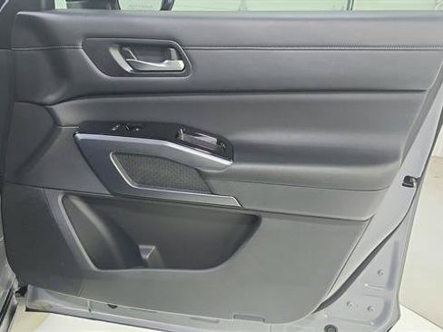 Certified 2023 Nissan Pathfinder SL w/ Black Appearance Package FWD image 27
