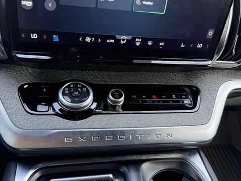 Used 2025 Ford Expedition Tremor AWD/4WD image 56