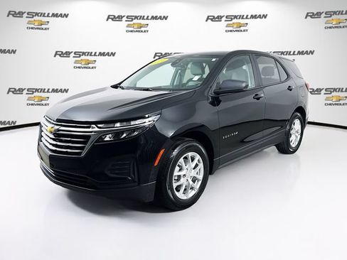 Used 2024 Chevrolet Equinox LS w/ LS Convenience Package FWD image 3