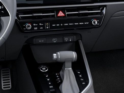 New 2025 Kia Niro SX Touring image 23