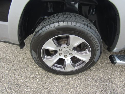 Used 2019 RAM 1500 Laramie image 12