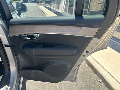Certified 2025 Volvo XC90 B6 Plus AWD/4WD image 12