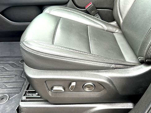 Used 2024 GMC Yukon Denali w/ LPO, Floor Liner Package AWD/4WD image 15