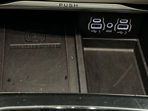 Used 2024 Chrysler Pacifica Limited FWD image 66