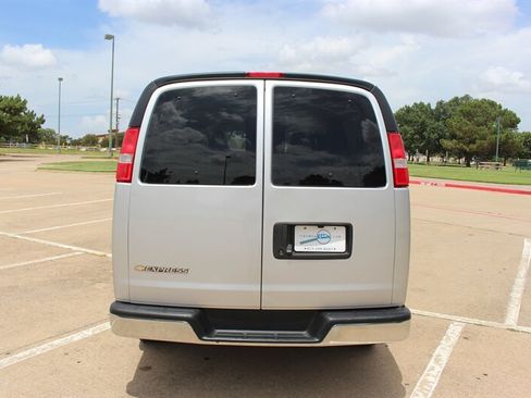 Used 2025 Chevrolet Express 3500 LT w/ LT Preferred Equipment Group RWD image 4