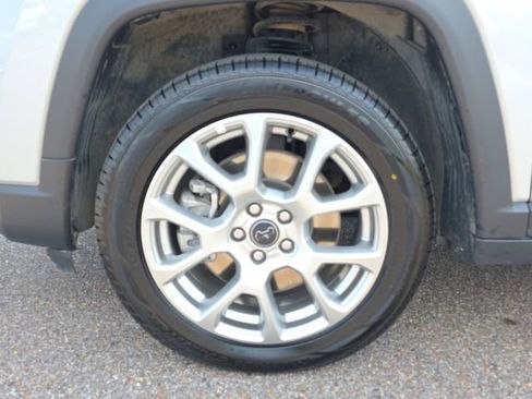 Used 2025 Jeep Compass Limited AWD/4WD image 9