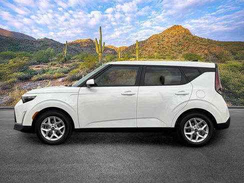 Certified 2024 Kia Soul LX w/ Option Group 015 FWD image 7