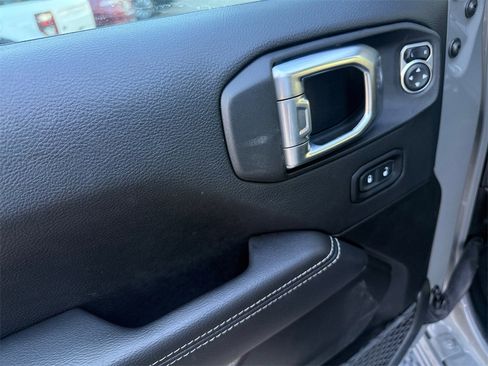 Used 2022 Jeep Wrangler Unlimited Sahara image 11