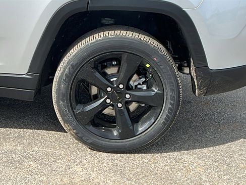 New 2025 Jeep Grand Cherokee 4WD image 12