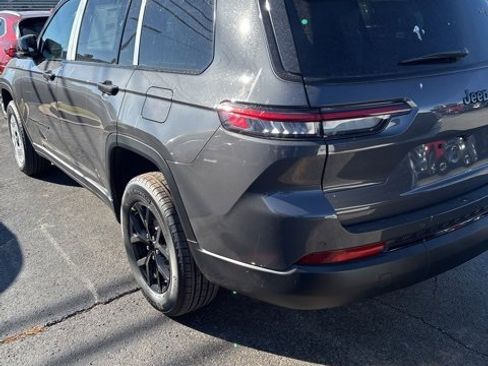 New 2025 Jeep Grand Cherokee L Altitude image 4
