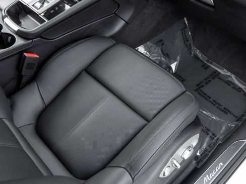 Certified 2026 Porsche Macan AWD/4WD image 64