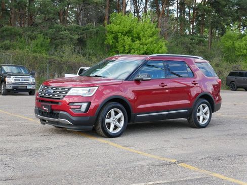 Used 2016 Ford Explorer XLT w/ Equipment Group 202A AWD/4WD image 6