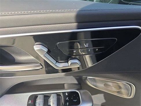 Used 2025 Mercedes-Benz GLC 350e 4MATIC image 22