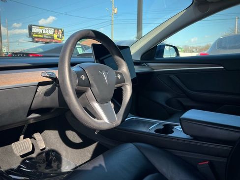 Used 2022 Tesla Model 3 image 2