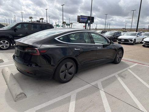 Used 2019 Tesla Model 3 Standard Range Plus image 5