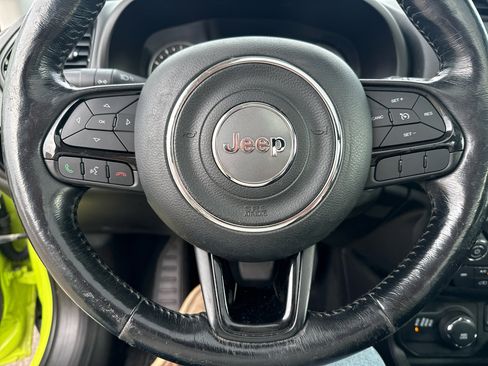 Used 2018 Jeep Renegade Altitude w/ UConnect 8.4 Nav Group image 12