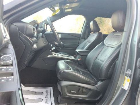 Used 2022 Ford Explorer Platinum w/ Equipment Group 601A image 27