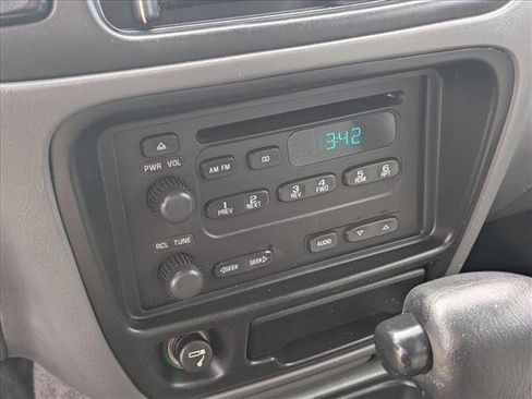 Used 2004 Chevrolet Tracker LT image 13