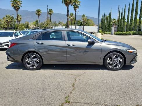 New 2026 Hyundai Elantra Limited FWD image 30