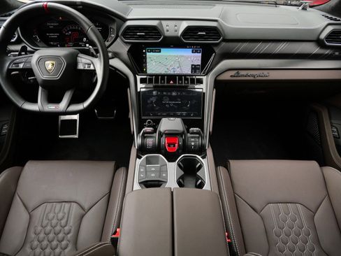 Used 2024 Lamborghini Urus S image 7