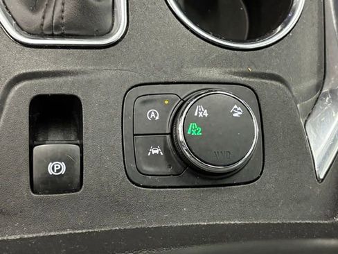 Used 2022 Chevrolet Traverse LT AWD/4WD image 34