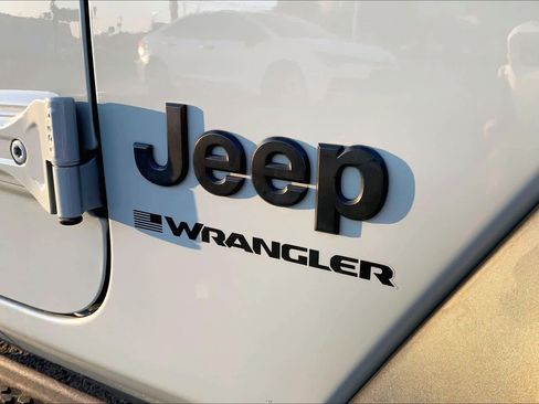 Used 2024 Jeep Wrangler Sport S image 31