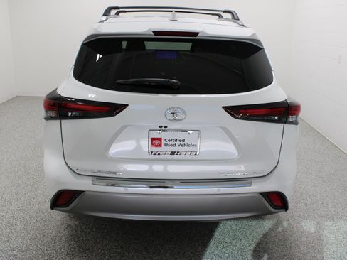 Used 2026 Toyota Highlander Platinum AWD/4WD image 7