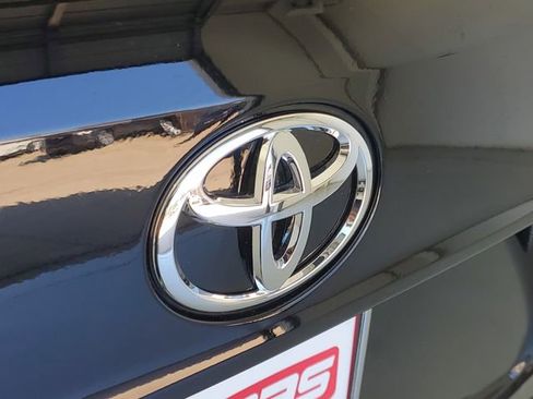 Used 2024 Toyota Highlander XSE FWD image 9
