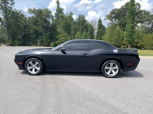 Used 2019 Dodge Challenger SXT RWD image 4