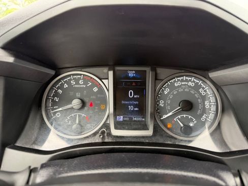 Used 2022 Toyota Tacoma TRD Off-Road AWD/4WD image 9