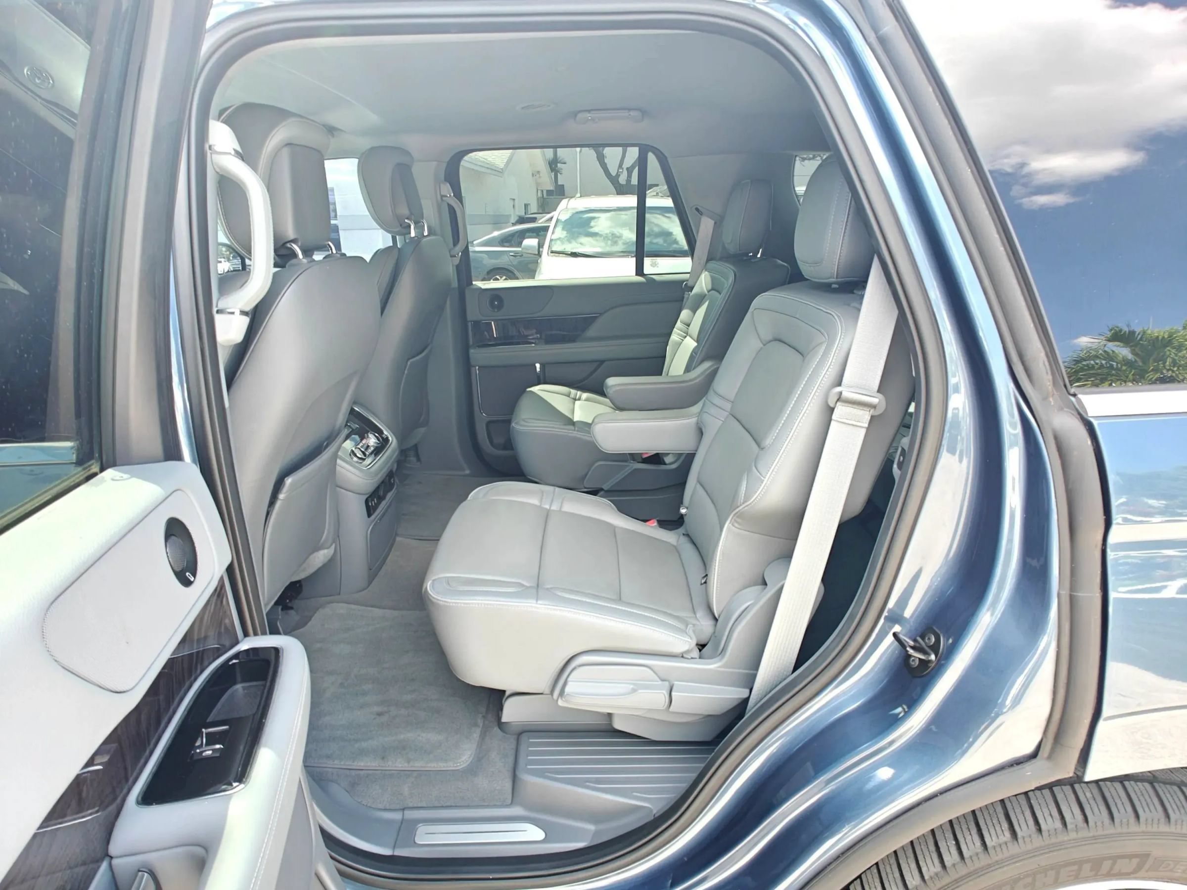 Used 2019 Lincoln Navigator Select RWD image 14