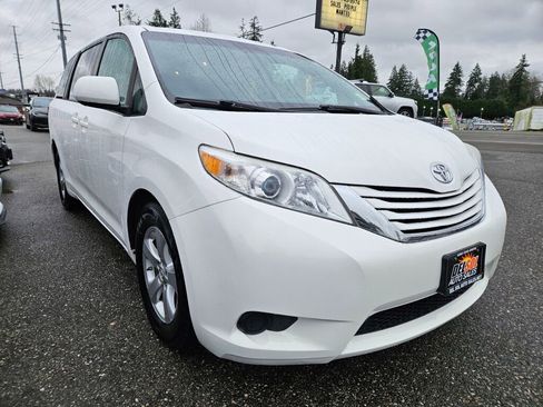 Used 2016 Toyota Sienna LE image 15