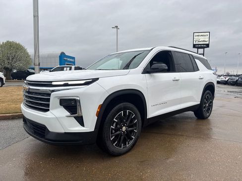 New 2026 Chevrolet Traverse LT w/ Sun and Wheel Package image 2