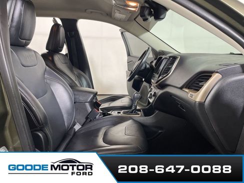 Used 2015 Jeep Cherokee Limited image 22