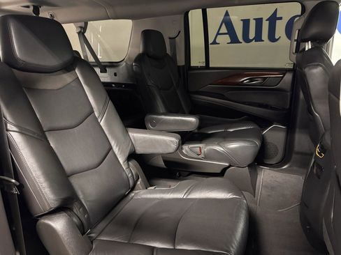 Used 2019 Cadillac Escalade ESV Premium Luxury image 22
