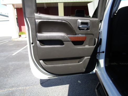 Used 2017 GMC Sierra 1500 SLE image 23