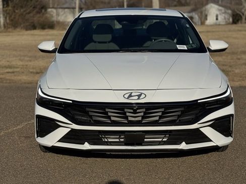 Used 2025 Hyundai Elantra SEL image 2