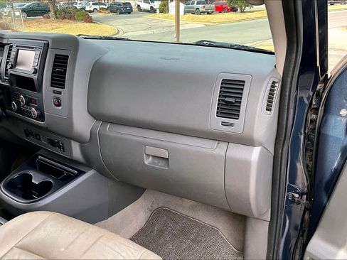 Used 2021 Nissan NV 3500 SL image 17