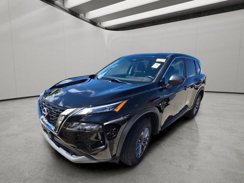 Used 2023 Nissan Rogue S AWD/4WD image 2