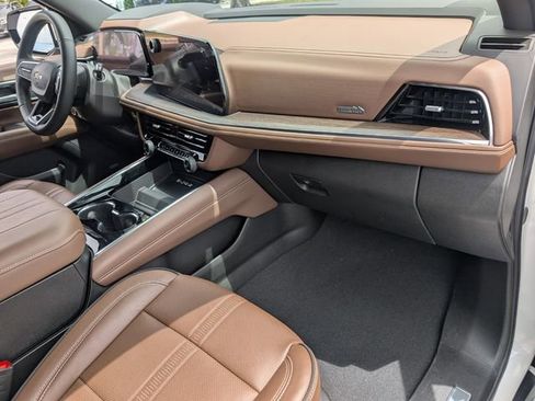 Used 2025 Chevrolet Tahoe High Country image 18