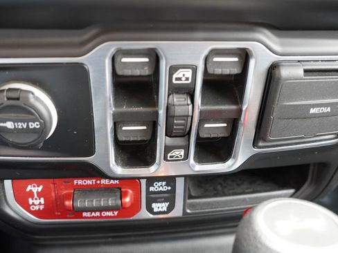 Used 2022 Jeep Wrangler Unlimited Rubicon AWD/4WD image 29