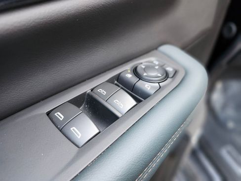 Used 2025 GMC Yukon XL AT4 image 17