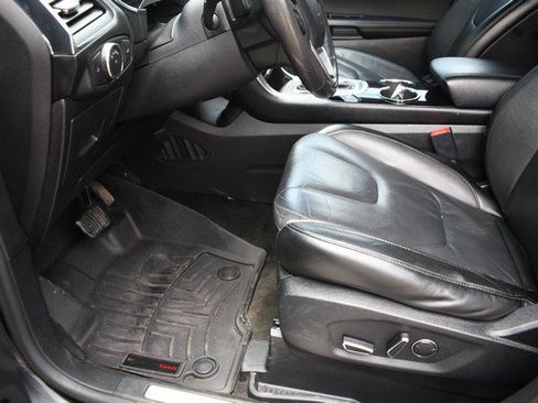 Used 2015 Ford Edge Titanium w/ Technology Package AWD/4WD image 15