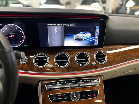 Used 2019 Mercedes-Benz E 300 4MATIC image 26