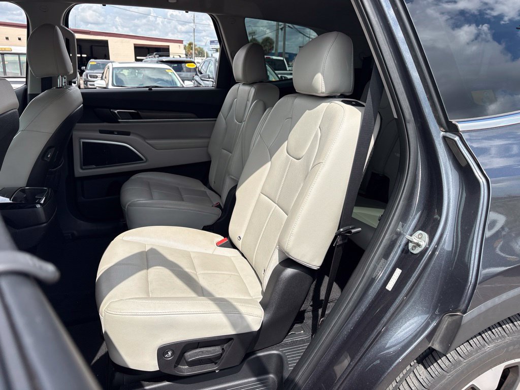 Used 2020 Kia Telluride EX w/ EX Premium Package AWD/4WD image 13