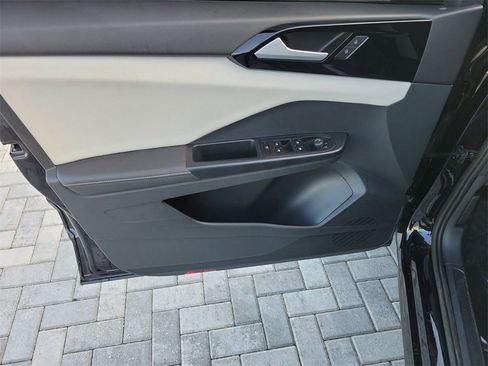 Used 2025 Volkswagen Taos S image 22