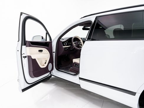 Certified 2023 Bentley Bentayga Extended Wheelbase image 9