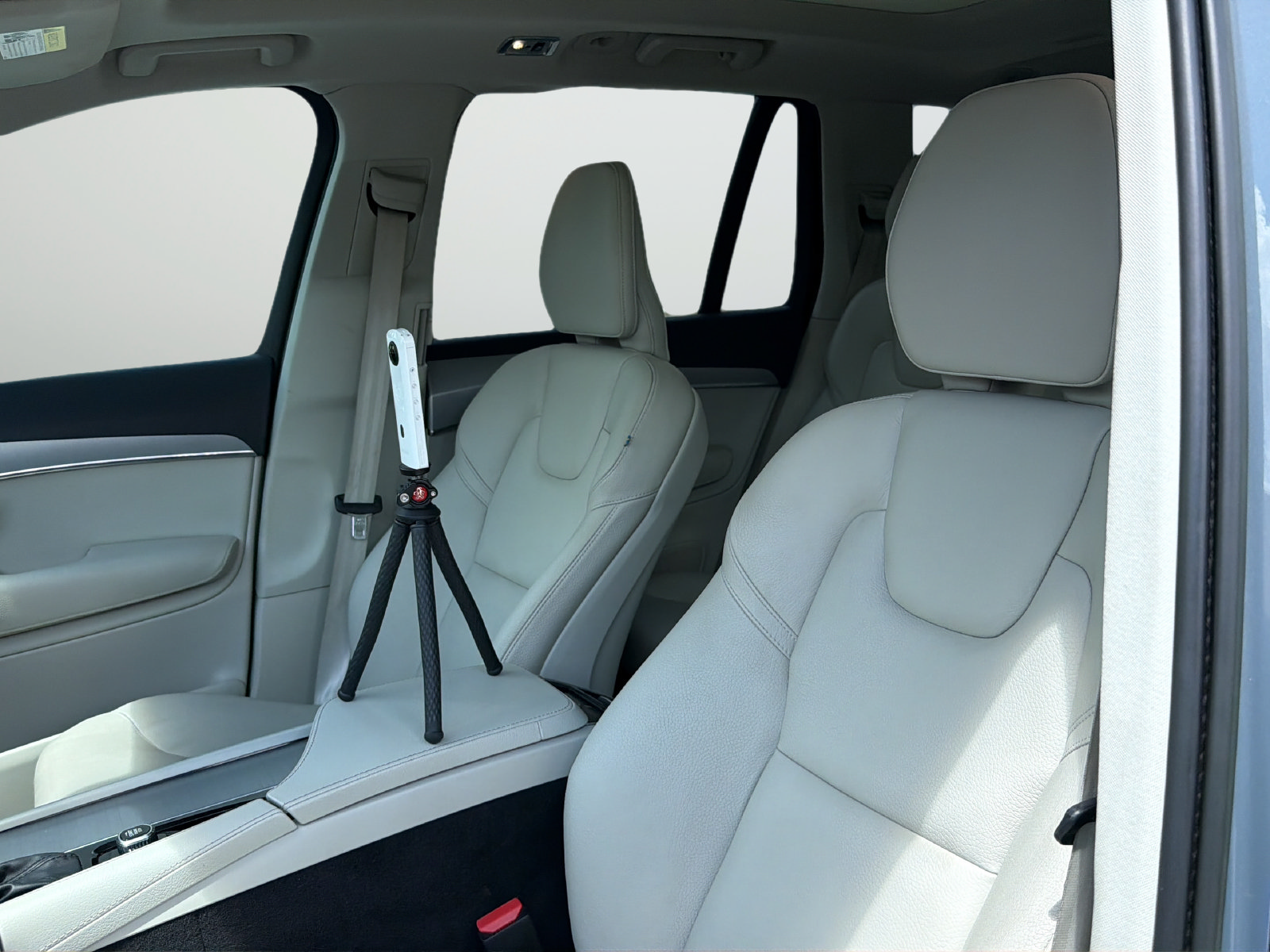 Used 2022 Volvo XC90 T5 Momentum FWD image 32