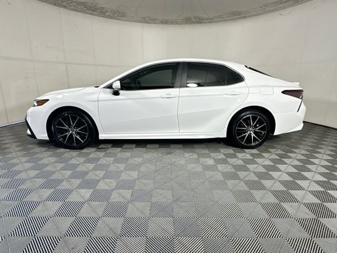 Used 2024 Toyota Camry SE w/ Convenience Package FWD image 6
