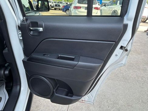 Used 2016 Jeep Patriot High Altitude AWD/4WD image 15